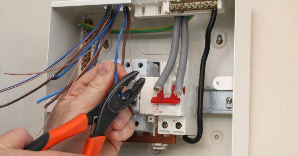 Circuitos e fiações elétricas em Contagem