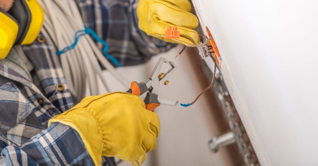 Consertos e manutenções elétricas em Contagem